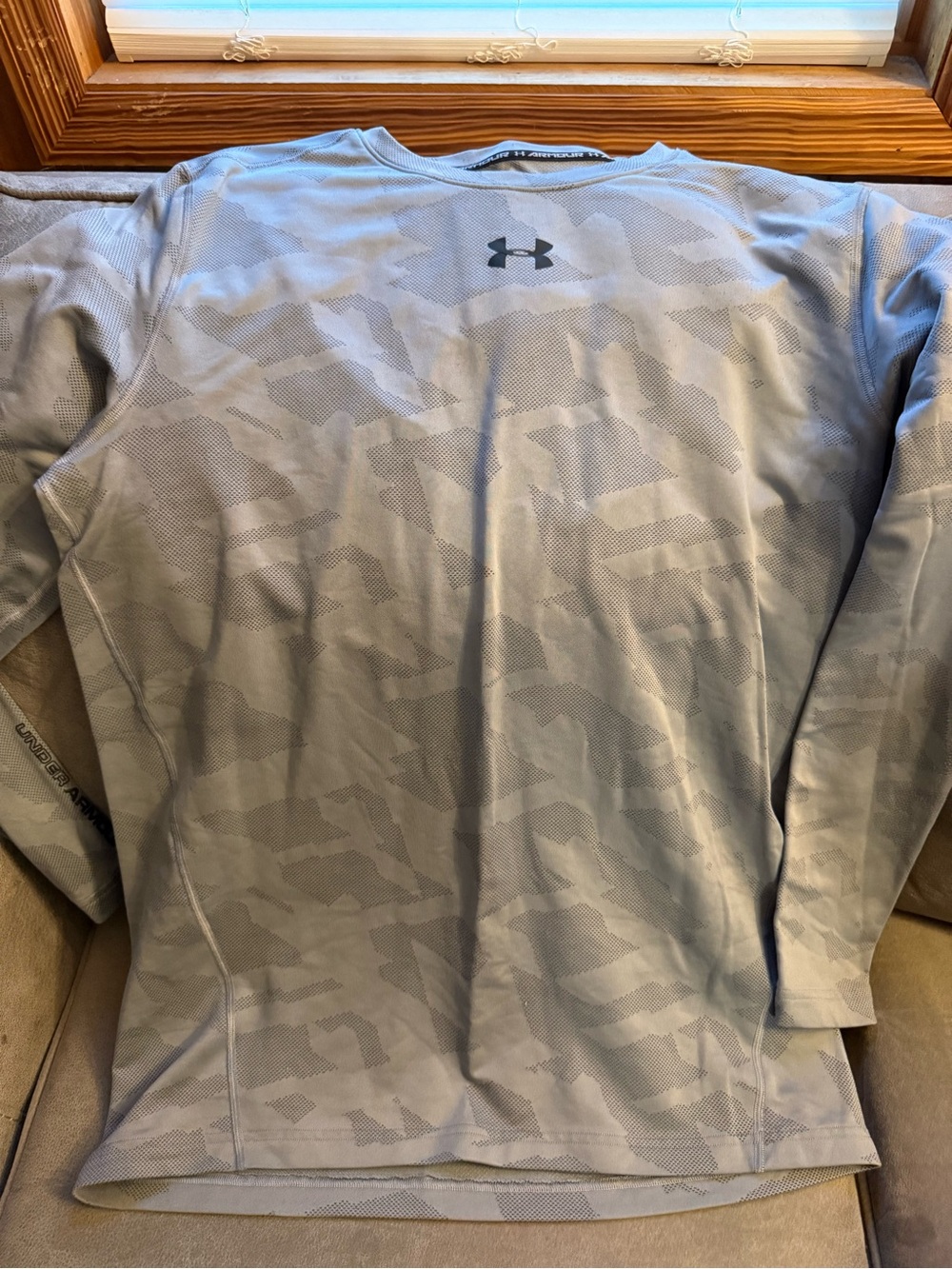 Under Armour Men’s Light Gray Performance Crew Sweatshirt